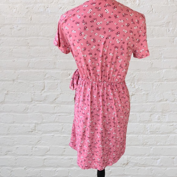 ❌DONATED❌Rose Pink Ditsy Floral V-neck Short Sleeve Wrap Dress - Picture 5 of 10